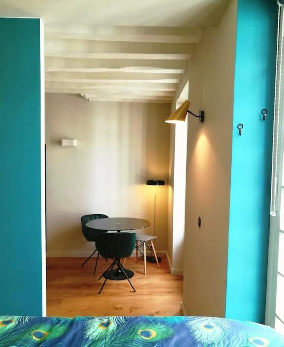 Appartement Romantic Brand New In Paris, Bathroom, Kitchen Parijs